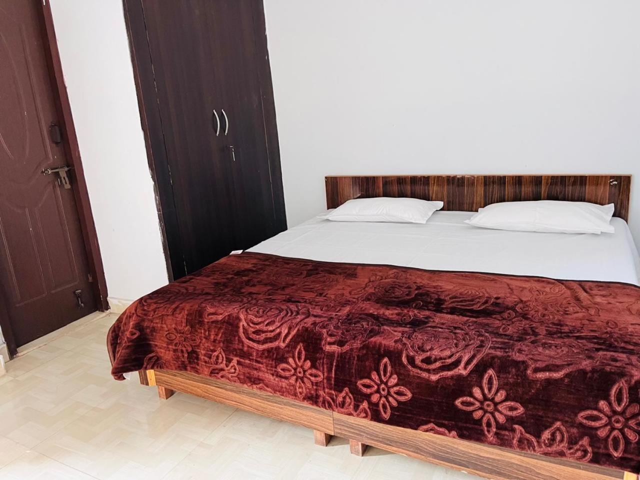 Kaushik Bhawan Hotel Rishīkesh Екстериор снимка