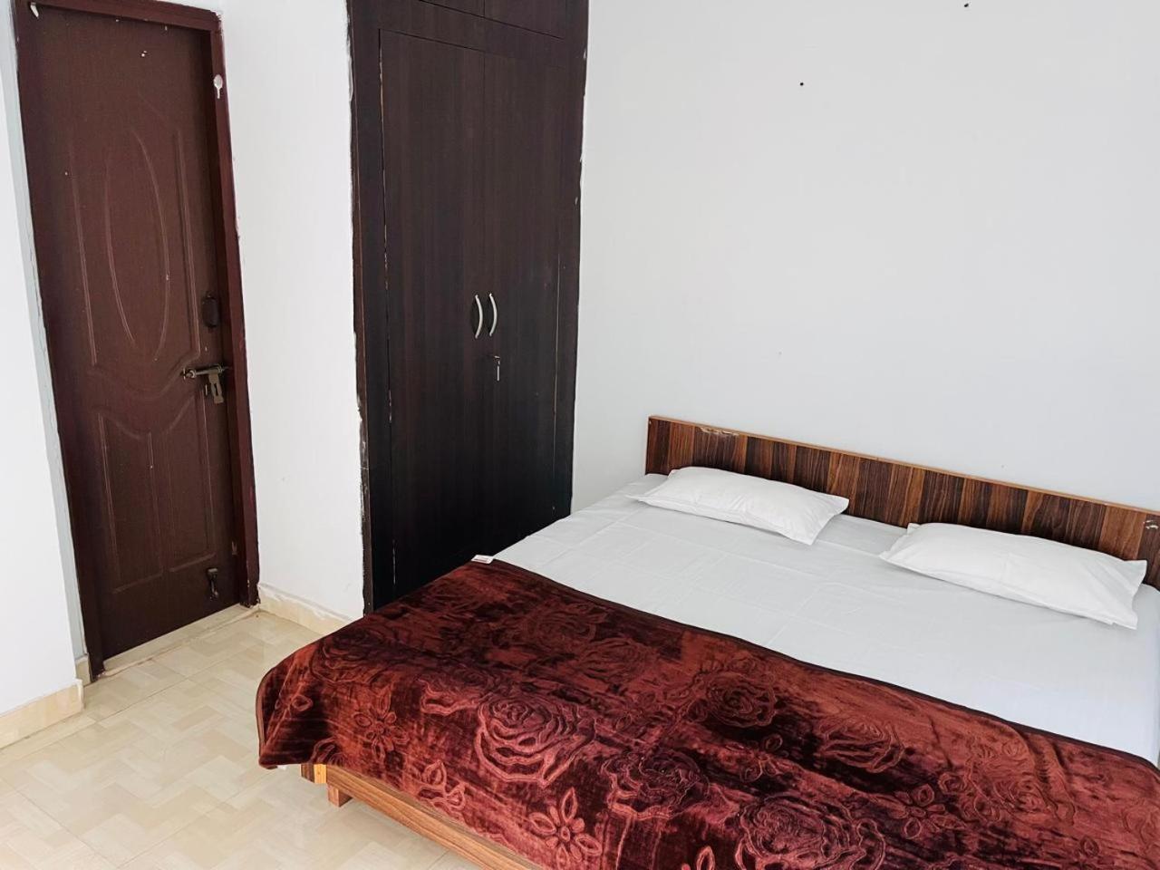 Kaushik Bhawan Hotel Rishīkesh Екстериор снимка